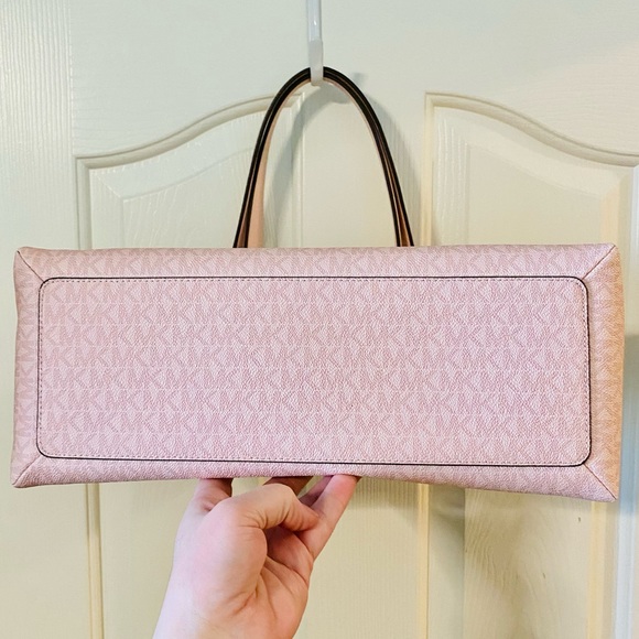 🎉 SALE 🎉 NWT! Michael Kors Dark Powder Blush Trisha Large Logo Shoulder Bag - Picture 11 of 17